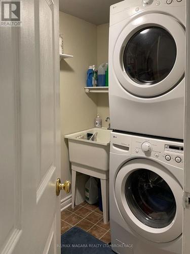 201 - 3364 Montrose Road, Niagara Falls (208 - Mt. Carmel), ON - Indoor Photo Showing Laundry Room