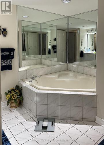 201 - 3364 Montrose Road, Niagara Falls (208 - Mt. Carmel), ON - Indoor Photo Showing Bathroom