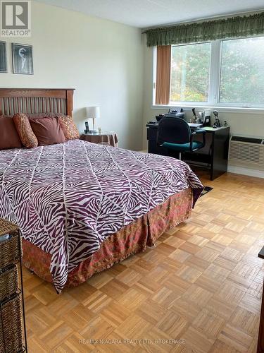 201 - 3364 Montrose Road, Niagara Falls (208 - Mt. Carmel), ON - Indoor Photo Showing Bedroom