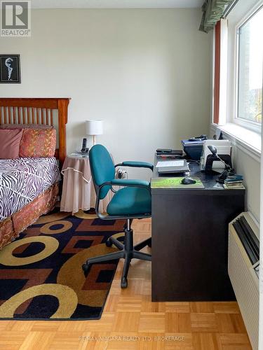 201 - 3364 Montrose Road, Niagara Falls (208 - Mt. Carmel), ON - Indoor Photo Showing Bedroom