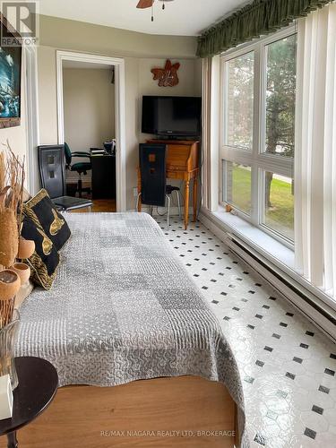 201 - 3364 Montrose Road, Niagara Falls (208 - Mt. Carmel), ON - Indoor Photo Showing Bedroom