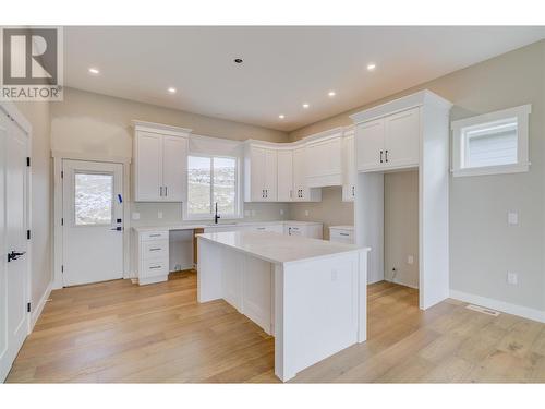 1720 9 Street Se, Salmon Arm, BC - Indoor Photo Showing Kitchen