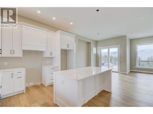 1720 9 Street Se, Salmon Arm, BC - Indoor Photo Showing Kitchen