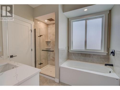 1720 9 Street Se, Salmon Arm, BC - Indoor Photo Showing Bathroom