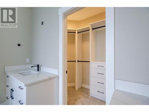 1720 9 Street Se, Salmon Arm, BC - Indoor Photo Showing Bathroom