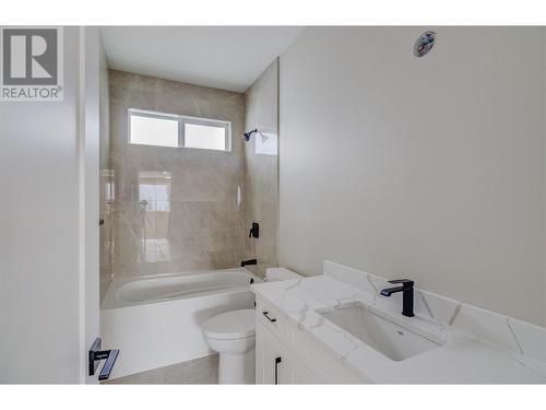 1720 9 Street Se, Salmon Arm, BC - Indoor Photo Showing Bathroom