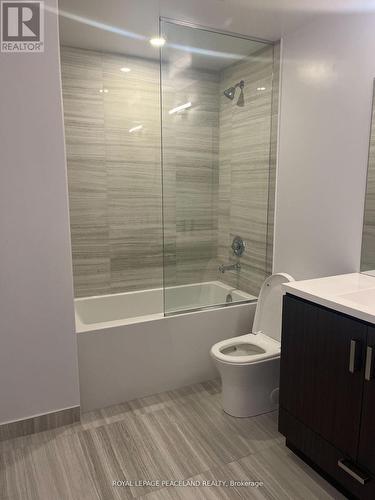 920 - 60 Honeycrisp Crescent, Vaughan, ON - Indoor Photo Showing Bathroom