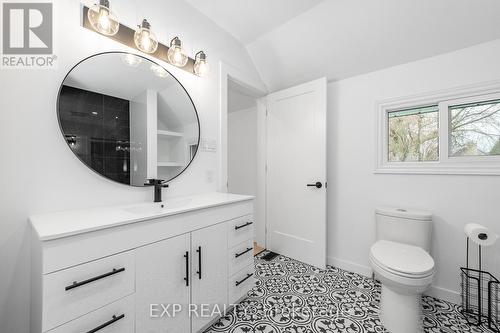 17 Victoria Street, North Stormont, ON - Indoor Photo Showing Bathroom