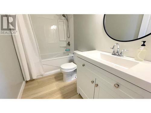 828 Oceanview Drive, Port Edward, BC - Indoor Photo Showing Bathroom