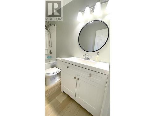 828 Oceanview Drive, Port Edward, BC - Indoor Photo Showing Bathroom