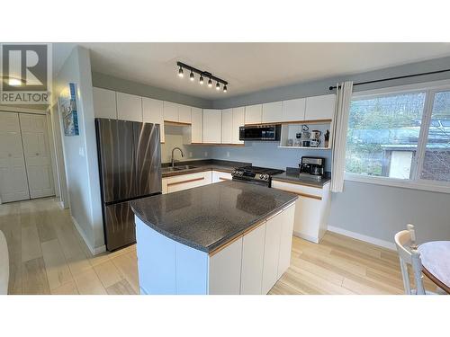 828 Oceanview Drive, Port Edward, BC - Indoor Photo Showing Kitchen With Double Sink