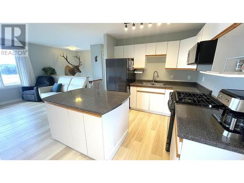 828 Oceanview Drive, Port Edward, BC - Indoor Photo Showing Kitchen With Double Sink