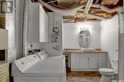 1837 Atkinson Street, Regina, SK - Indoor Photo Showing Laundry Room