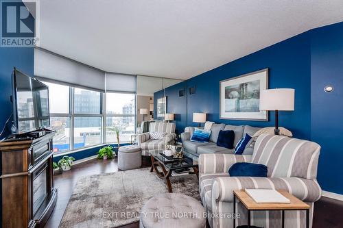 1502 - 140 Dunlop Street E, Barrie, ON - Indoor Photo Showing Living Room