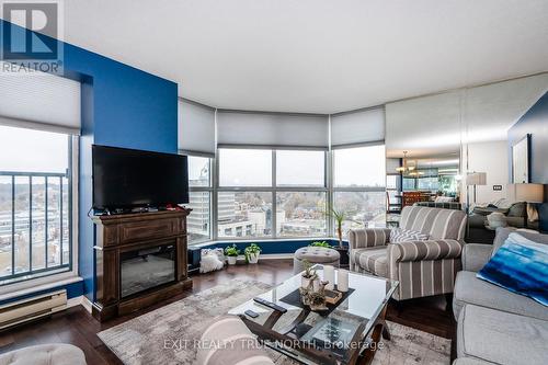 1502 - 140 Dunlop Street E, Barrie, ON - Indoor Photo Showing Living Room