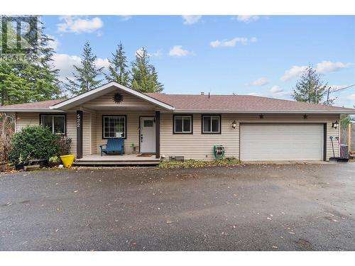 522 Caouette Road, Sorrento, BC - Outdoor With Facade