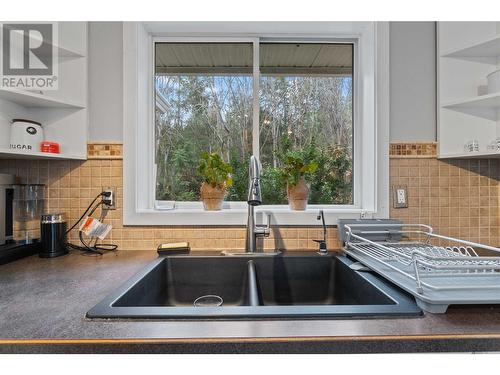 522 Caouette Road, Sorrento, BC - Indoor Photo Showing Kitchen With Double Sink