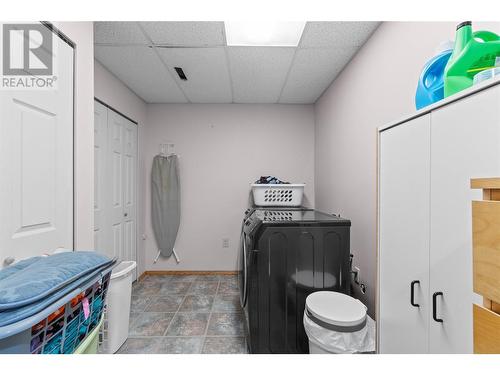 522 Caouette Road, Sorrento, BC - Indoor Photo Showing Laundry Room