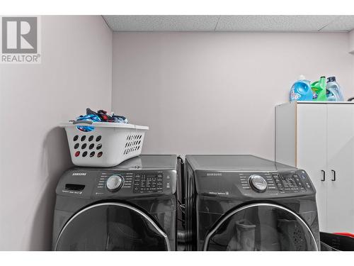 522 Caouette Road, Sorrento, BC - Indoor Photo Showing Laundry Room