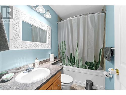 522 Caouette Road, Sorrento, BC - Indoor Photo Showing Bathroom