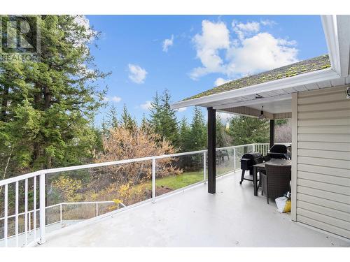 522 Caouette Road, Sorrento, BC - Outdoor With Exterior