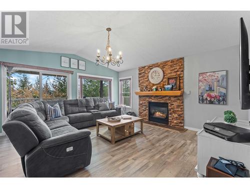 522 Caouette Road, Sorrento, BC - Indoor Photo Showing Living Room With Fireplace