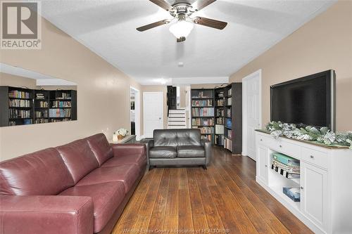 188 Mousseau Crescent, Lakeshore, ON - Indoor Photo Showing Living Room