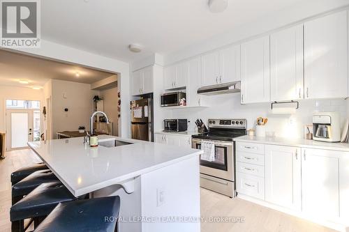 145 Yearling Circle, Ottawa, ON - Indoor Photo Showing Kitchen With Upgraded Kitchen