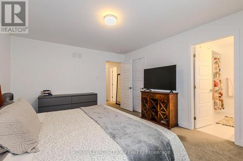 145 Yearling Circle, Ottawa, ON - Indoor Photo Showing Bedroom