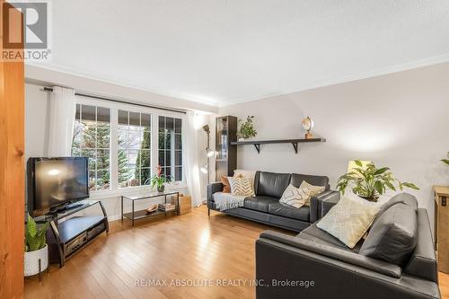 6042 Longleaf Drive, Ottawa, ON - Indoor Photo Showing Living Room