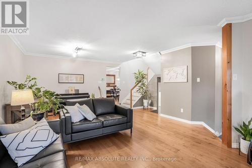 6042 Longleaf Drive, Ottawa, ON - Indoor Photo Showing Living Room