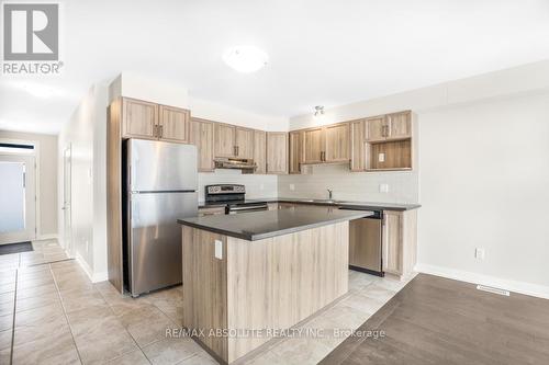 885 Platinum Street, Clarence-Rockland (606 - Town Of Rockland), ON - Indoor Photo Showing Kitchen