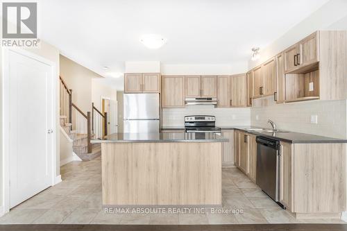 885 Platinum Street, Clarence-Rockland (606 - Town Of Rockland), ON - Indoor Photo Showing Kitchen