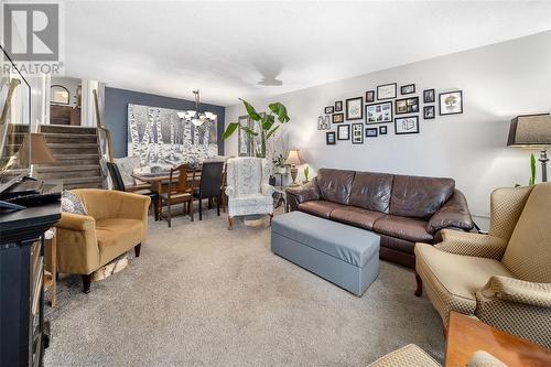 1286 Willa Drive, Sarnia, ON - Indoor Photo Showing Living Room