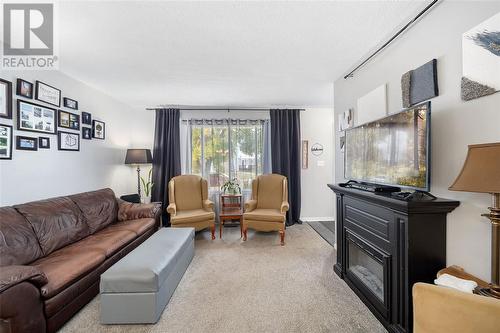 1286 Willa Drive, Sarnia, ON - Indoor Photo Showing Living Room