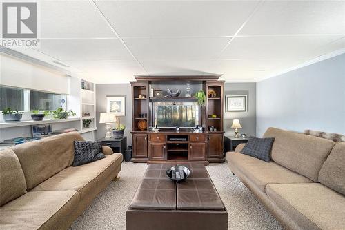 1286 Willa Drive, Sarnia, ON - Indoor Photo Showing Living Room