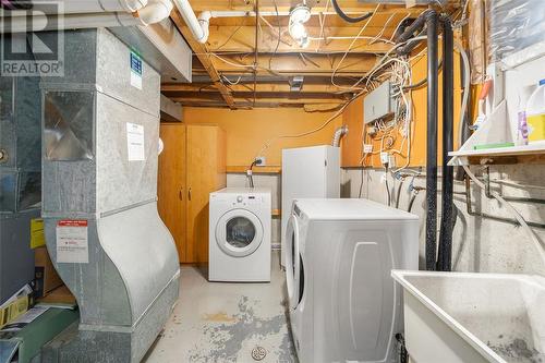 1286 Willa Drive, Sarnia, ON - Indoor Photo Showing Laundry Room