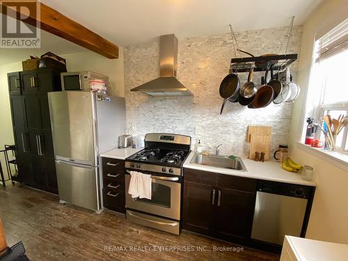 720 Richmond Street W, Toronto, ON - Indoor Photo Showing Kitchen