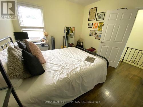 720 Richmond Street W, Toronto, ON - Indoor Photo Showing Bedroom