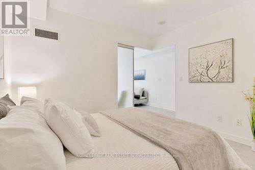 908 - 58 Orchard View Boulevard, Toronto, ON - Indoor Photo Showing Bedroom