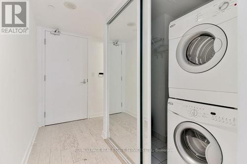 908 - 58 Orchard View Boulevard, Toronto, ON - Indoor Photo Showing Laundry Room