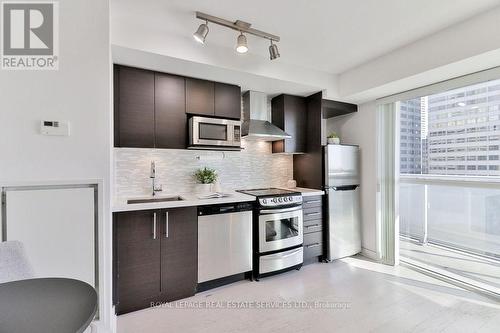 908 - 58 Orchard View Boulevard, Toronto, ON - Indoor Photo Showing Kitchen With Upgraded Kitchen