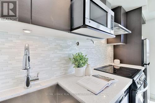 908 - 58 Orchard View Boulevard, Toronto, ON - Indoor Photo Showing Kitchen With Upgraded Kitchen