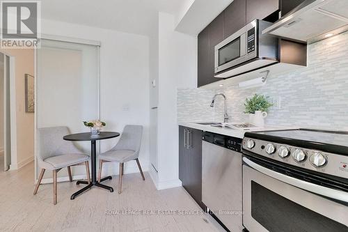 908 - 58 Orchard View Boulevard, Toronto, ON - Indoor Photo Showing Kitchen With Upgraded Kitchen