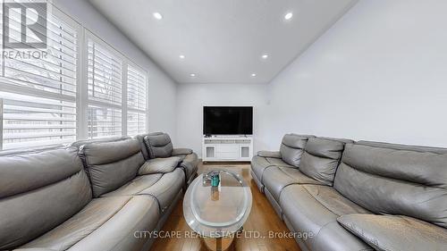 2026 Bridle Road, Oshawa, ON - Indoor Photo Showing Living Room