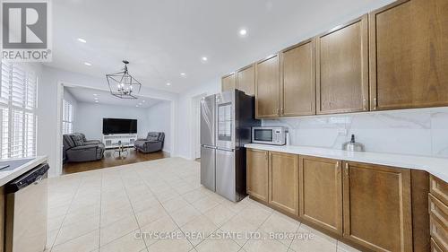 2026 Bridle Road, Oshawa, ON - Indoor Photo Showing Kitchen