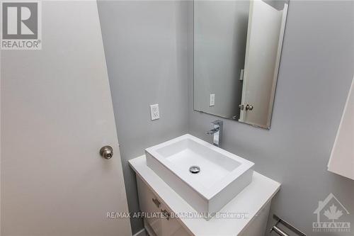 17 - 202 St Patrick Street N, Ottawa, ON - Indoor Photo Showing Bathroom