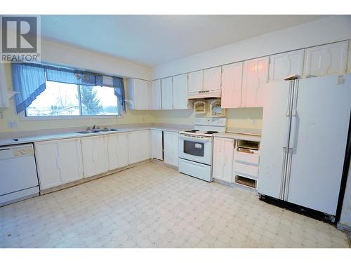 864 Blair Crescent, Prince George, BC - Indoor Photo Showing Kitchen With Double Sink