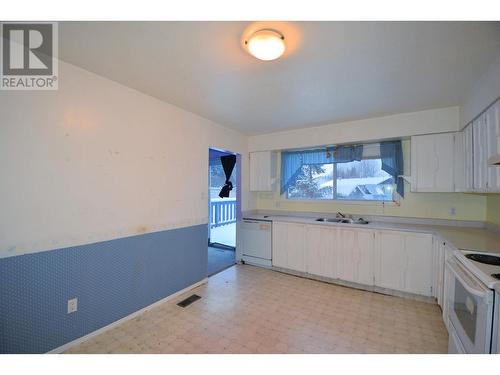 864 Blair Crescent, Prince George, BC - Indoor Photo Showing Kitchen With Double Sink