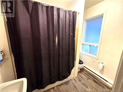 637 Victoria Street, Edmundston, NB - Indoor Photo Showing Bathroom